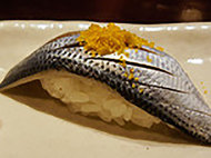 ハワイでリーズナブルな寿司はここ! <br />鮑や雲丹を食し酒を飲んでも100ドル