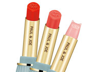 ポール&ジョーの新コレクションで <br />指先に唇にパリジェンヌのスタイルを