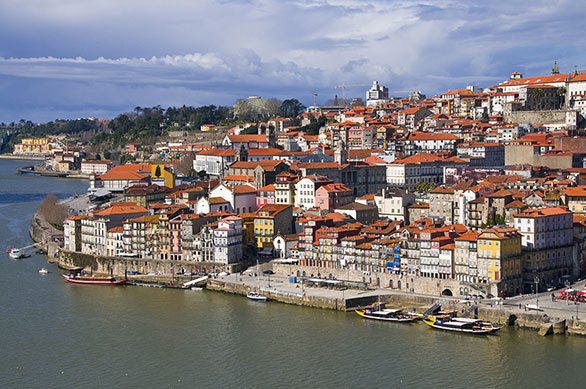 ポルトガルという国名の由来となった 港町の趣深い歴史地区は世界遺産 今日の絶景