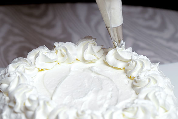 2ページ目 生クリームの絞り方をプロが指南 失敗しないホールケーキのデコテク ホテルシェフに学ぶ インスタジェニックなsweetsレシピ