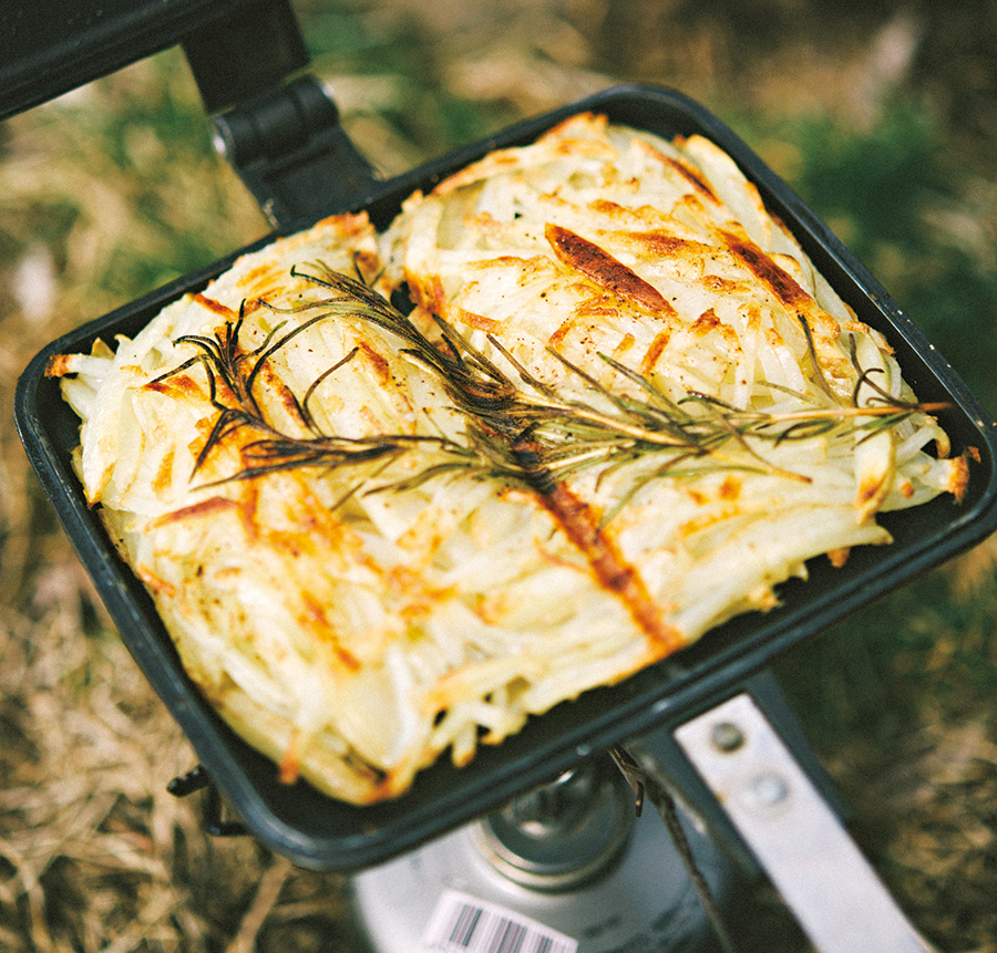 ホットサンドメーカーで作る山ごはん ローズマリーハッシュドポテト 最強の調理道具で作る おいしい 山ごはん