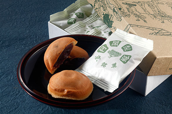 絶対喜ばれるもっちもちの和菓子 京土産の定番 満月の 阿闍梨餅 発表 京都人が選ぶ 京都のおいしいお土産 ベスト10