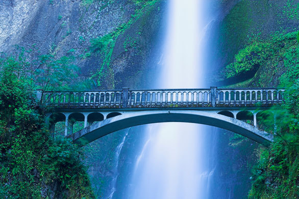 オレゴンの見事な大瀑布を生んだ族長の娘の痛ましい行いとは 今日の絶景