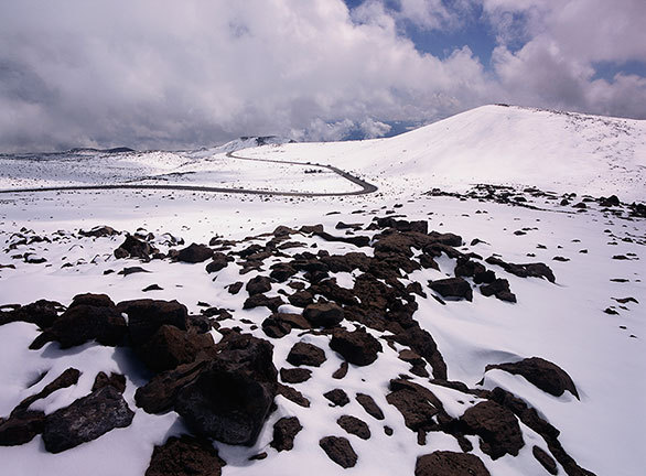 ハワイにありながら雪に包まれた 火山で計測される貴重なデータとは 今日の絶景