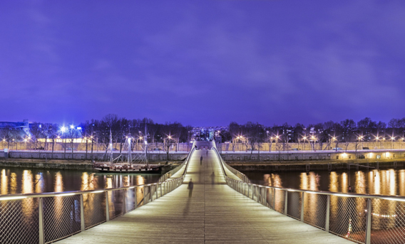 世紀フランスを代表する女性哲学者の名を冠した橋 今日の絶景