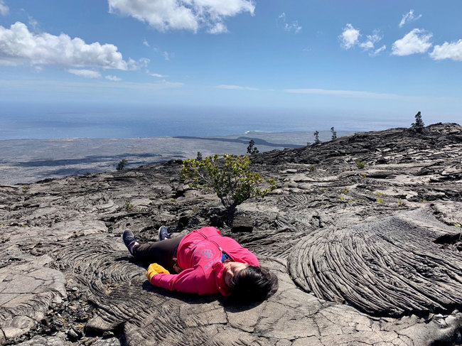 噴火後のキラウエア火口は驚きの姿に <br />ハワイ島一日ツアーで火山国立公園へ 