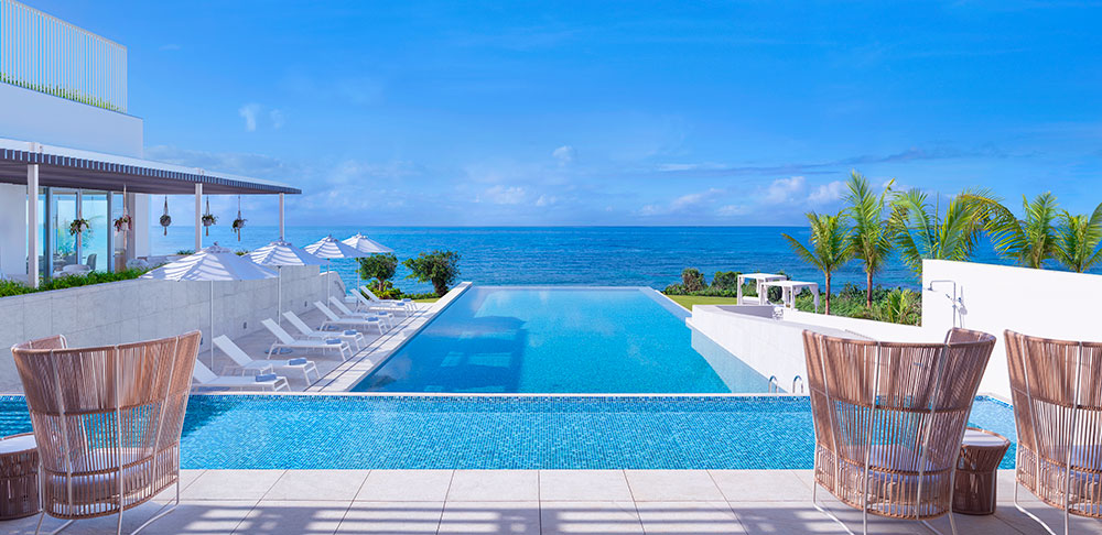 沖縄の醍醐味はプールにもある ヴァカンスに最適のホテル6選