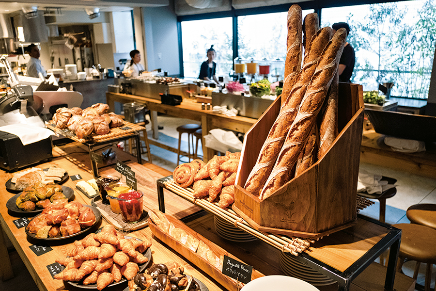 新宿のホテルで40種以上のパンが しかもロビーでいただけるなんて パンを存分に楽しめるパン屋さんパンおたくな私がご案内します