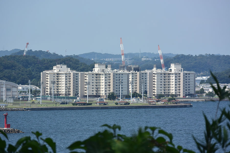 3ページ目 東京湾で唯一の無人島 猿島 歴史を残すレンガ造りの要塞をめぐる 古関千恵子の世界極楽ビーチ百景