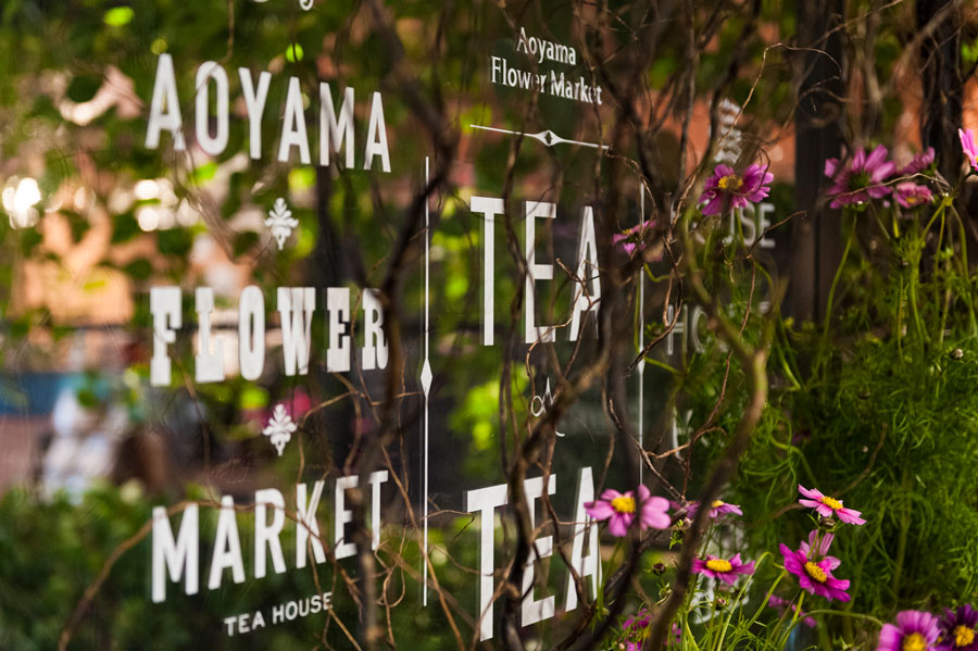 表参道 いつも行列の花カフェ 狙いめは平日の17時過ぎ 花の都 東京でうっとり 恋する花カフェ7選