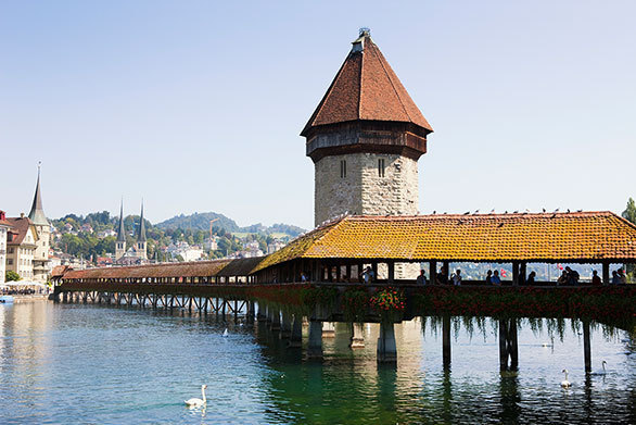 外敵から街を守るために造られた ヨーロッパ最古の屋根付き木造橋 今日の絶景