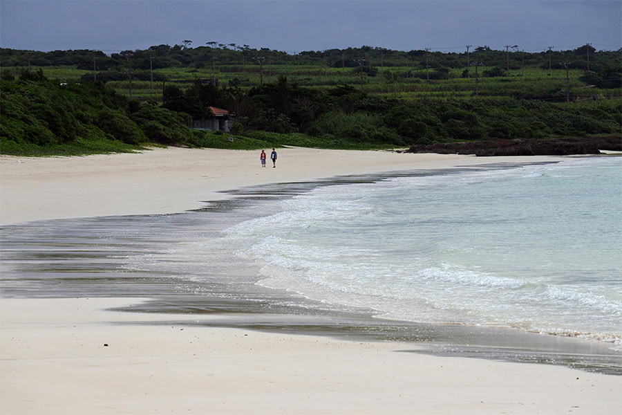 2ページ目 白砂フェチのビーチの達人が絶賛 個性派ビーチが魅力の 沖縄 伊良部島 古関千恵子の世界極楽ビーチ百景