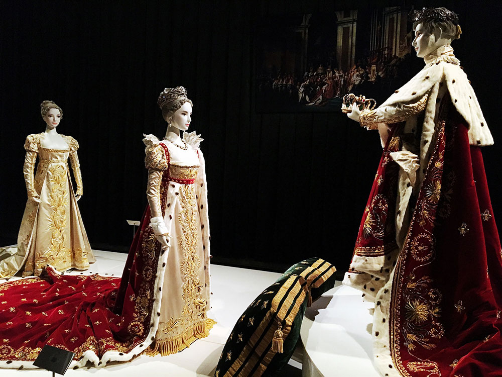 ファッショニスタの街 神戸で ファッション史を 観る 美術館 色彩豊かな 日本の個性派美術館へ