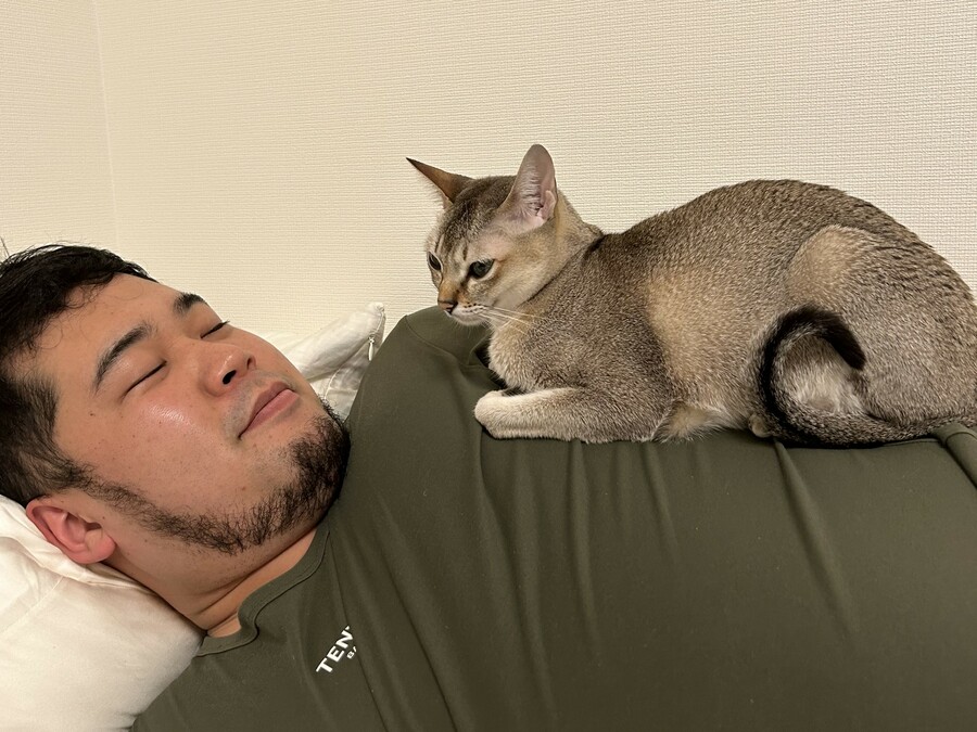 【令和ロマン・松井ケムリと愛猫】「生き物の名前は全部、幸子でいい。それ以外は人間の傲慢」愛するあまりSNSに猫の写真を載せられない理由とは？