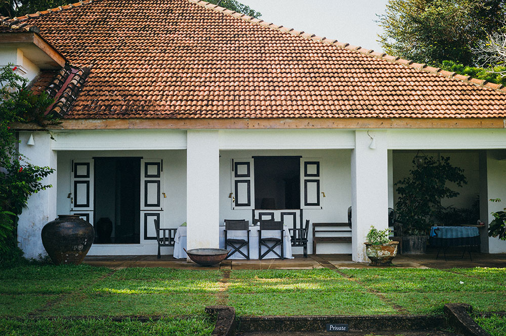 建築家ジェフリー バワの理想郷 スリランカ ルヌガンガの寛ぎ 自然と建物が溶け合う バワ建築の庭を巡る