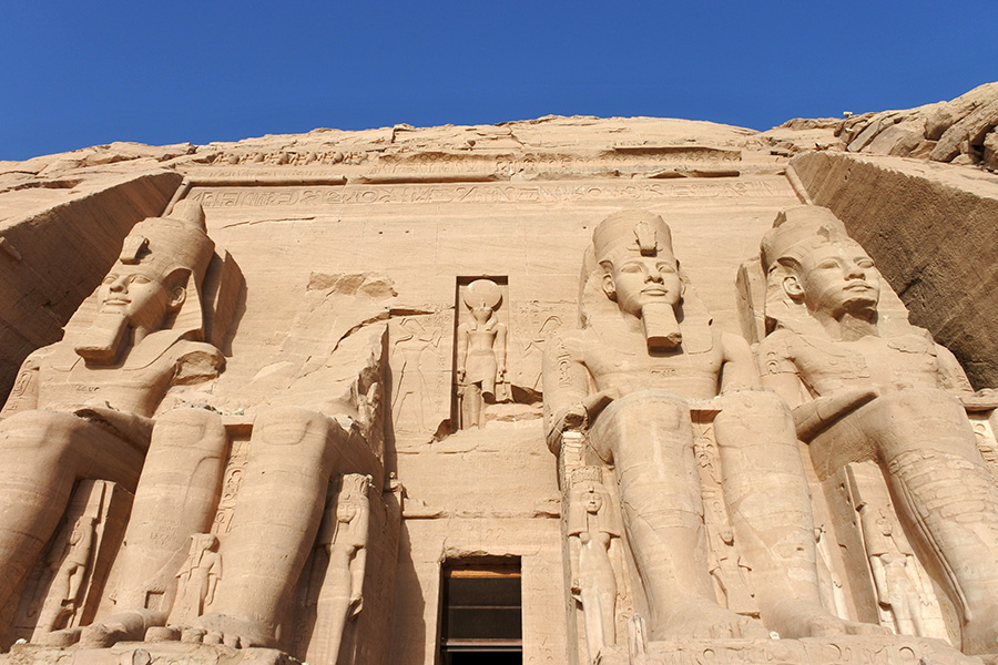 エジプトのアブシンベル神殿に 年に2度だけ差し込む朝日に興奮 人生観 変えてみる 偉大なるエジプト