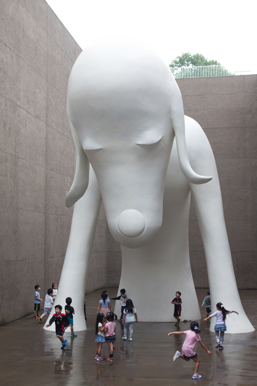 奈良美智 あおもり犬 が貯金箱に 青森 青森県立美術館の人気グッズ 日本全国 ミュージアムグッズの旅