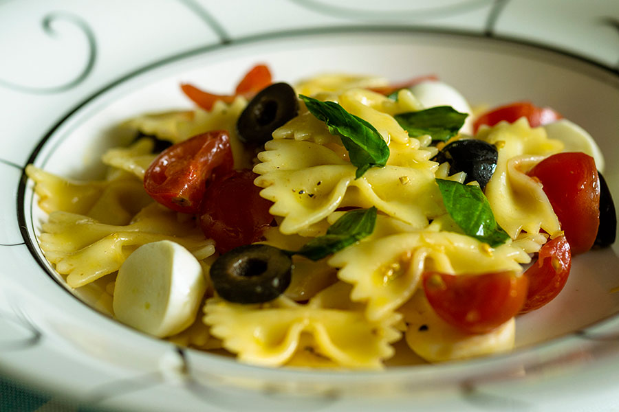 イタリア流お弁当レシピをご紹介 トマトとモッツァレラの冷製パスタ 簡単なのに味は抜群 イタリア マンマの愛情レシピ