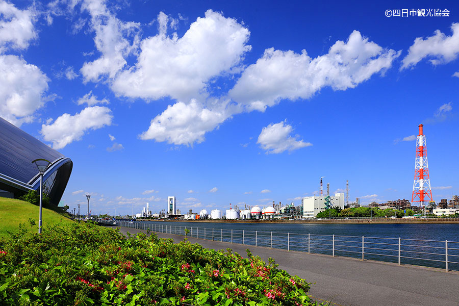 工場萌え の聖地 三重県 四日市で 夜景と温泉と美食 を楽しむ旅 古関千恵子の世界極楽ビーチ百景 写真 5枚目