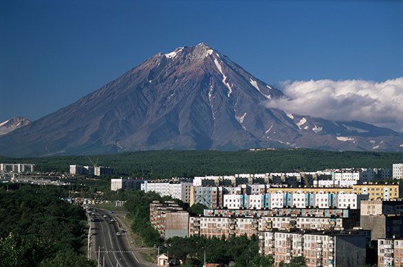 極東ロシアに凜とした姿で聳える カムチャツカ最高峰は富士山そっくり 今日の絶景