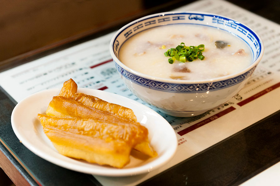 3ページ目 伊藤修子が偏愛する香港グルメ 三軒茶屋のレトロバルで本場の味を 伊藤修子の 在東京香港偏愛通信