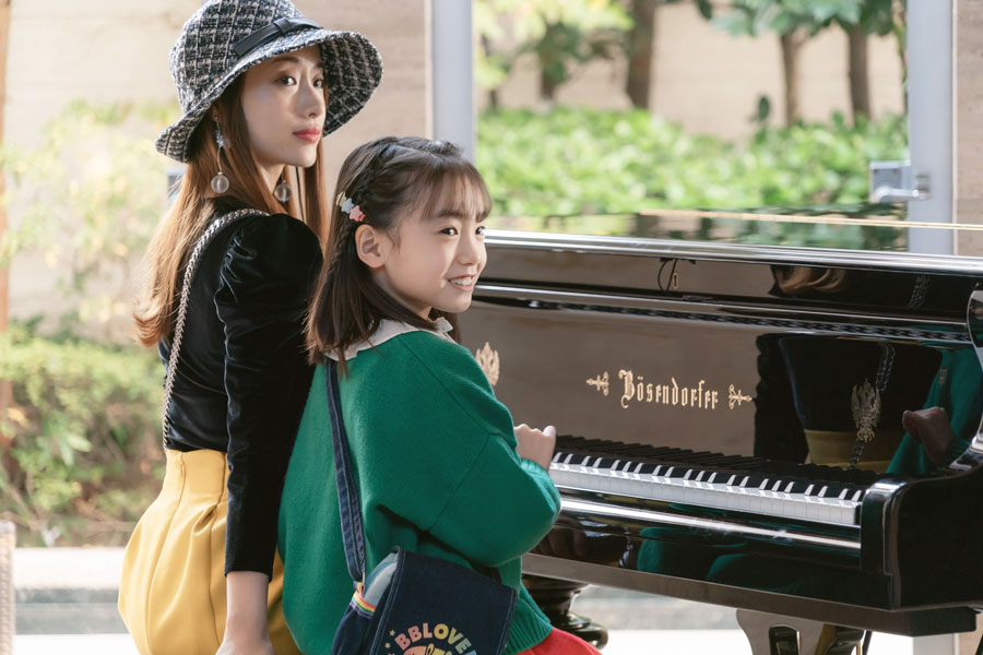 映画 そして バトンは渡された 母娘を演じた石原さとみ 稲垣来泉が 缶バッジ作り で深めた親子愛と友情 映画 そして バトンは渡された 母娘を演じた石原さとみ 稲垣来泉が 缶バッジ作り で深めた親子愛と友情