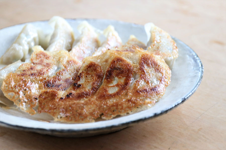 噂の東スポ餃子も 話題の冷凍餃子を4種食べ比べ 餃子大好き編集部員感動の逸品は エディターズアクト 写真 6枚目