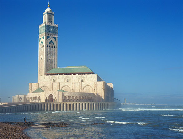 カサブランカに聳える巨大モスクは モロッコの技術の粋が結晶した至宝