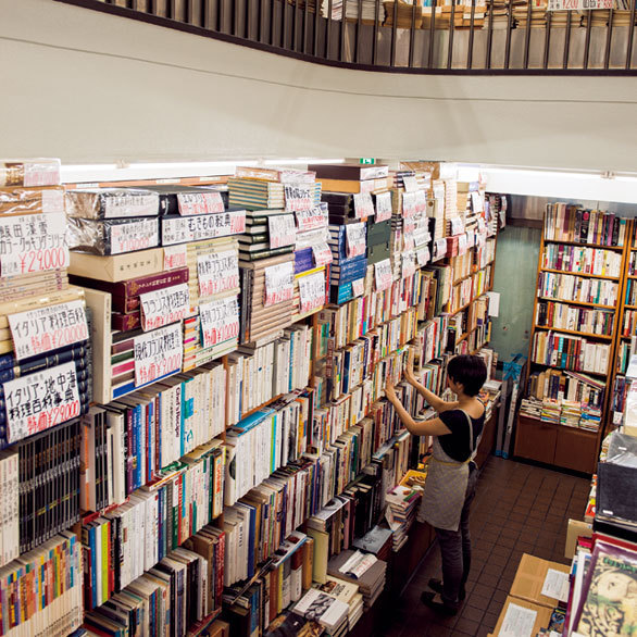 料理本の品揃えは神保町随一 食いしん坊一家が営む古書店