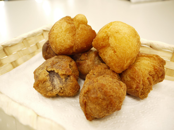 やっぱり別腹 今日のおやつは 手作りサーターアンダギー Crea編集部 今日のおやつ