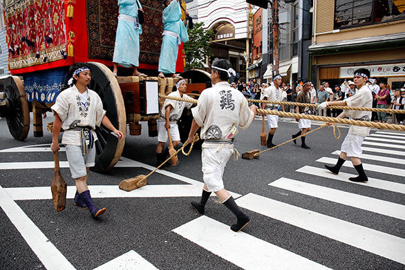 3ページ目 祇園祭最大の見せ場 辻回し 10トンの山鉾がグルリと方向転換 写真で楽しむ京都祇園祭