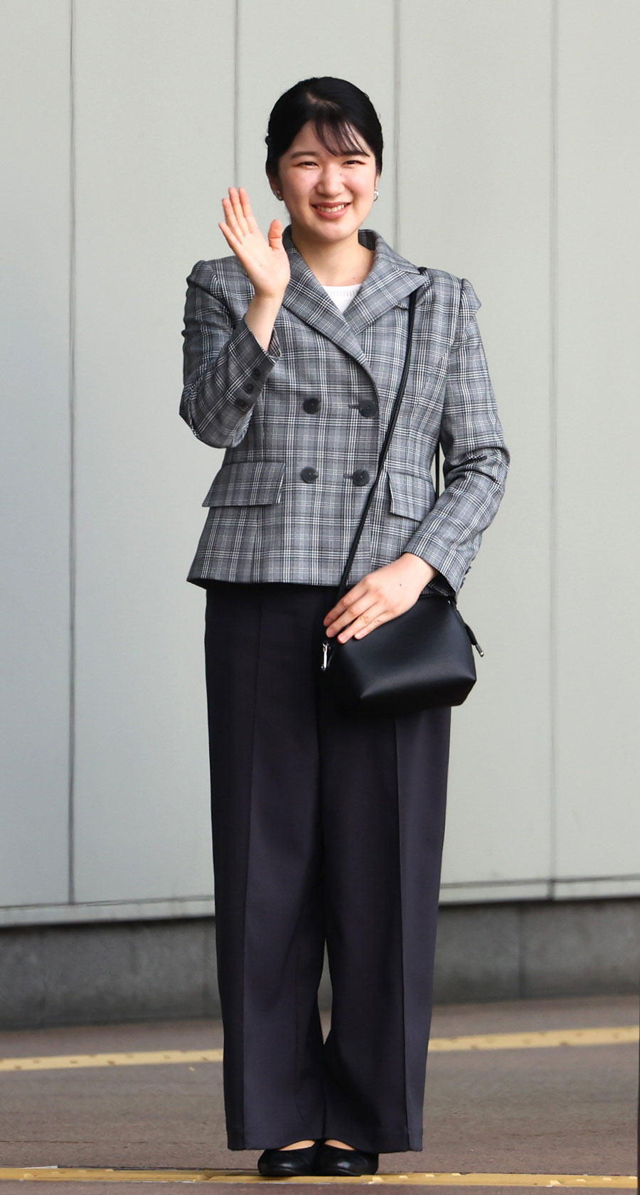 愛子さま専用 愛子さま 一般参賀でのローブモンタント姿に「品格がにじみ出て