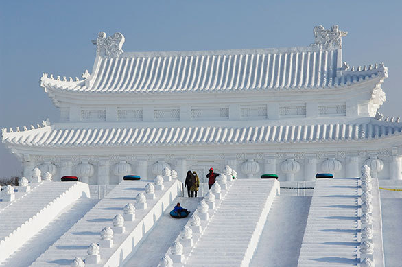 さっぽろ雪まつりと並び称される 氷の祭典が行われるハルビンの公園 今日の絶景