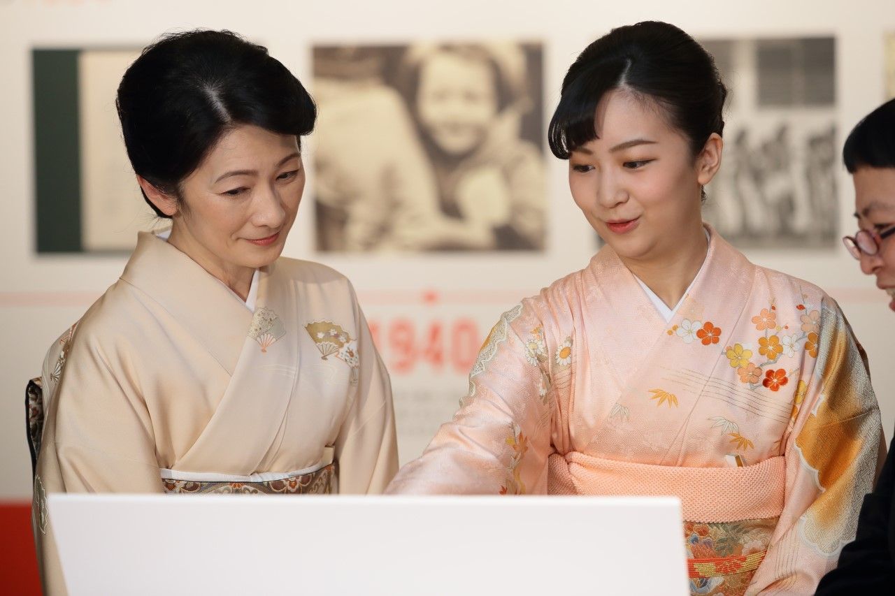 昭和天皇の喪中 異例中の異例 だった 秋篠宮さまと紀子さまの ご婚約発表 写真 31枚目