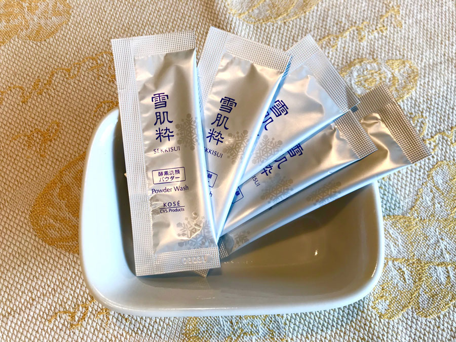 美容ライター愛用中のコンビニコスメ 1回使い切りパウダー洗顔料が優秀 大人がうっとり 優秀プチプラコスメ 写真 3枚目 美容ライター愛用中のコンビニコスメ 1回使い切りパウダー洗顔料が優秀 大人がうっとり 優秀プチプラコスメ 写真 3枚目