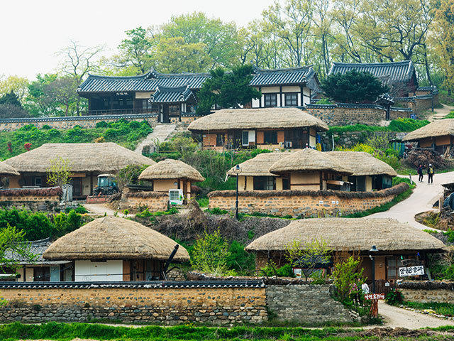 多くの逸材を輩出した韓国の村には 500年前の家屋がほぼそのまま残る