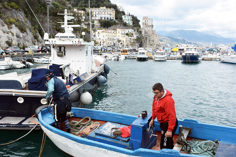 イタリアにも魚醤の産地があった アマルフィ海岸で絶品パスタを堪能 古関千恵子の世界極楽ビーチ百景