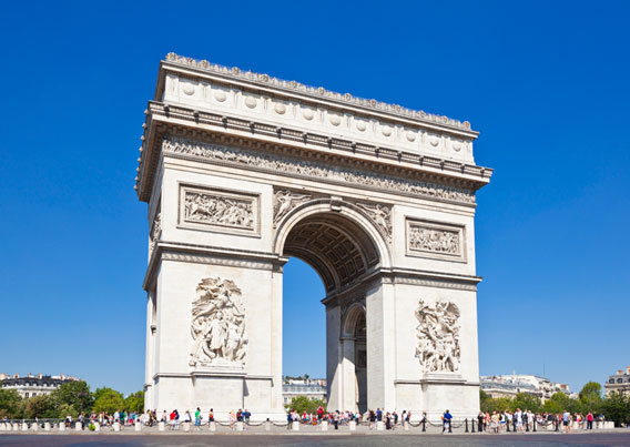 フランスという国家の栄光を讃えるレリーフが刻まれた凱旋門 今日の絶景