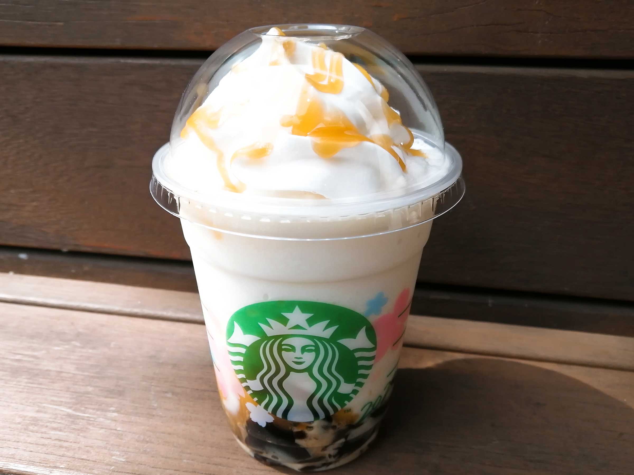 スタバ新作フラペチーノを飲みに行って 可愛すぎる“ちびケーキ”に