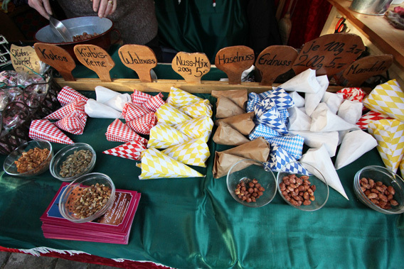 2ページ目 年の瀬のウィーンの街角には美食と雑貨がずらり 冬のオーストリア クリスマスをめぐる浪漫旅行