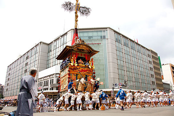 祇園祭最大の見せ場 辻回し 10トンの山鉾がグルリと方向転換 写真で楽しむ京都祇園祭