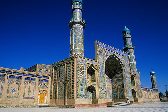 蒼穹に映える青いタイルが輝きを放つ アフガニスタンで最も美しいモスク 今日の絶景