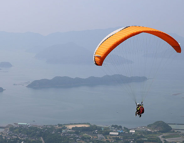 3ページ目 天草のお楽しみは海だけじゃない 野草を味わい空を飛ぶ至福の山遊び ほっこりドラマティックな天草へ