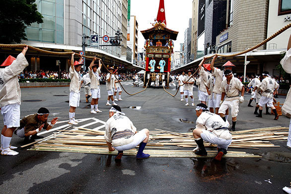 祇園祭最大の見せ場 辻回し 10トンの山鉾がグルリと方向転換 写真で楽しむ京都祇園祭