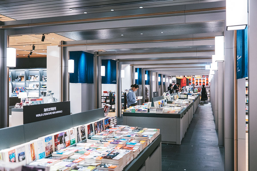 寛ぎソファや美味コーヒーでまったり ひとりが楽しいおこもり本屋さん5選