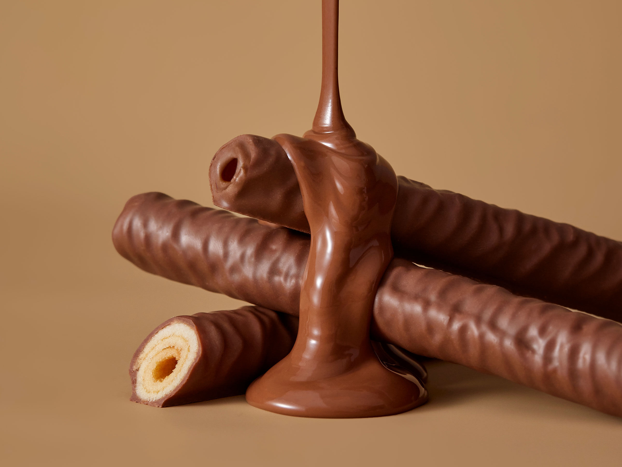 冬季限定【ヨックモックのショコラ シガール】がリッチな味わいで登場！ 東京駅一番街店では「手作りクッキーシュー」も販売中（CREA  WEB）｜ｄメニューニュース（NTTドコモ）