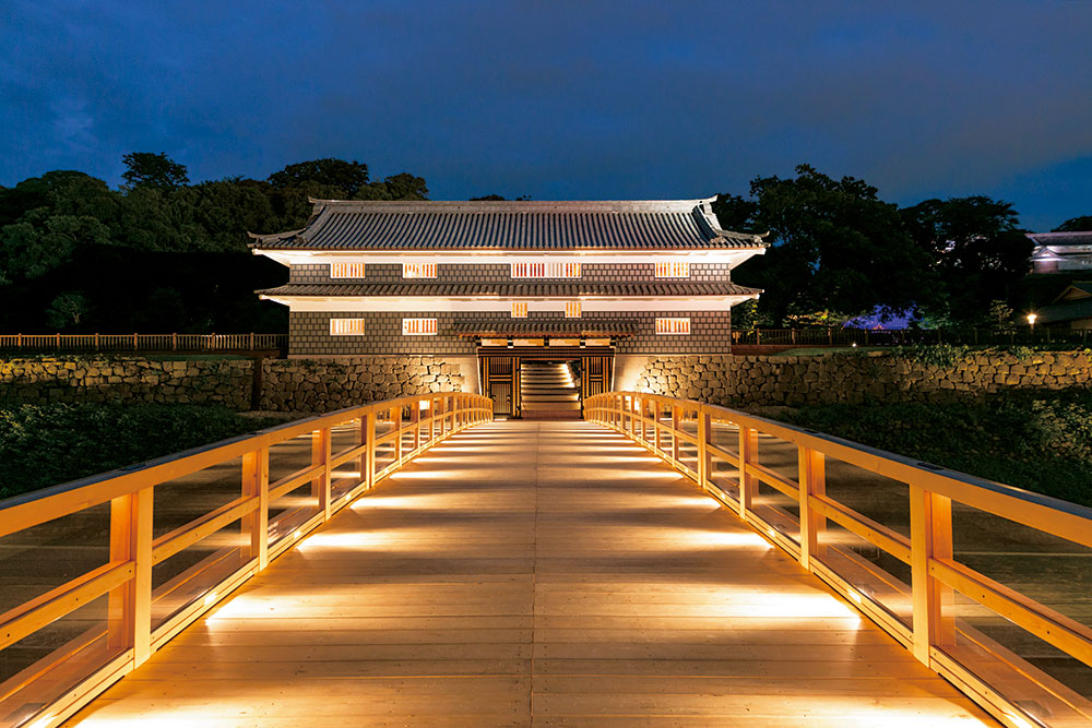 金沢 日本三名園の1つ兼六園加賀百万石を今に伝える優美な庭園 金沢 美しき城下町の 新しい魅力に出会う旅