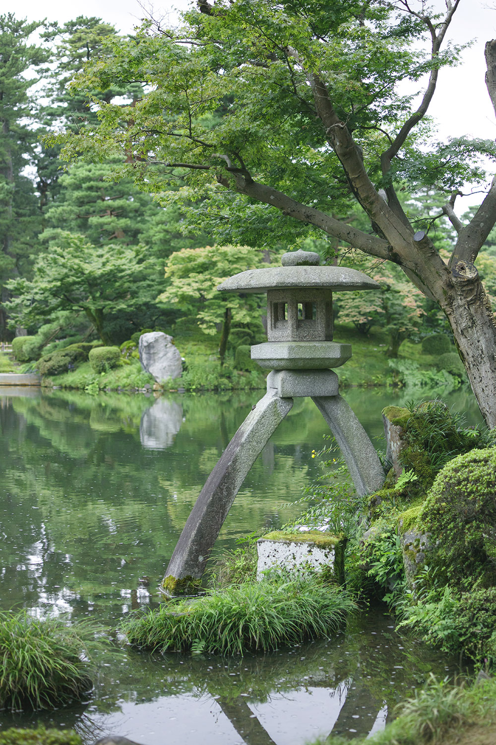 金沢 日本三名園の1つ兼六園加賀百万石を今に伝える優美な庭園 金沢 美しき城下町の 新しい魅力に出会う旅 写真 5枚目