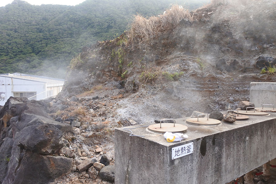 2ページ目 上陸難易度は国内屈指 絶海の孤島 東京 青ヶ島の不思議なダブルカルデラ 古関千恵子の世界極楽ビーチ百景