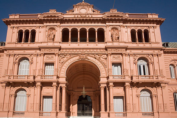 アルゼンチンの大統領官邸の外壁が ピンクに塗られたユニークな理由とは 今日の絶景